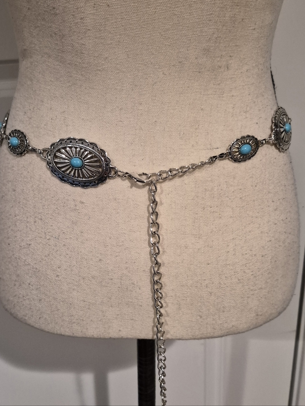 NWOT Silvertone & Faux Turqoise Metal Medallion Concho Belt w/Adjustable Chain - Picture 2 of 7